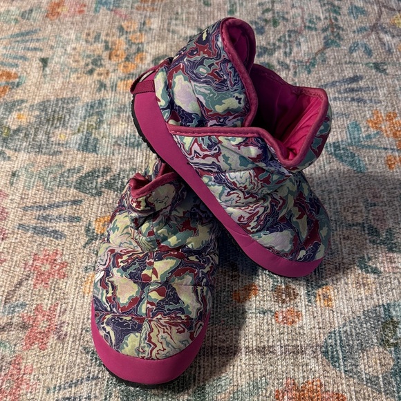 The North Face Other - The North Face Kids Slippers - Pink and Multicolor